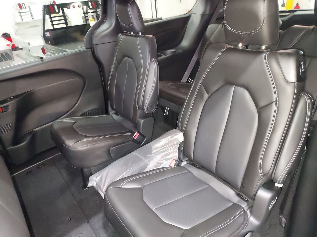 New 2026 Chrysler Pacifica Select image 27