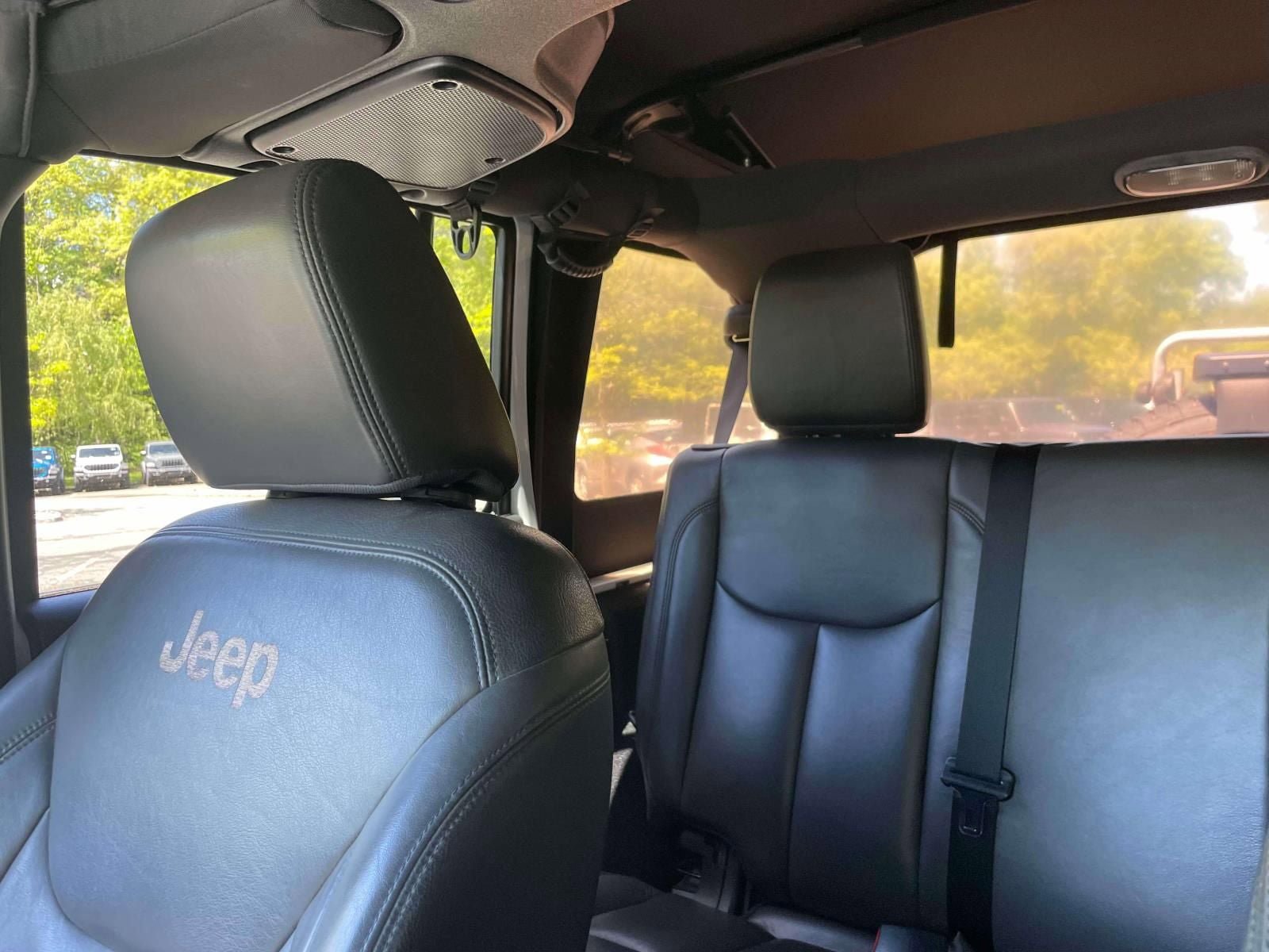 Used 2015 Jeep Wrangler Unlimited Sahara w/ Connectivity Group AWD/4WD image 32