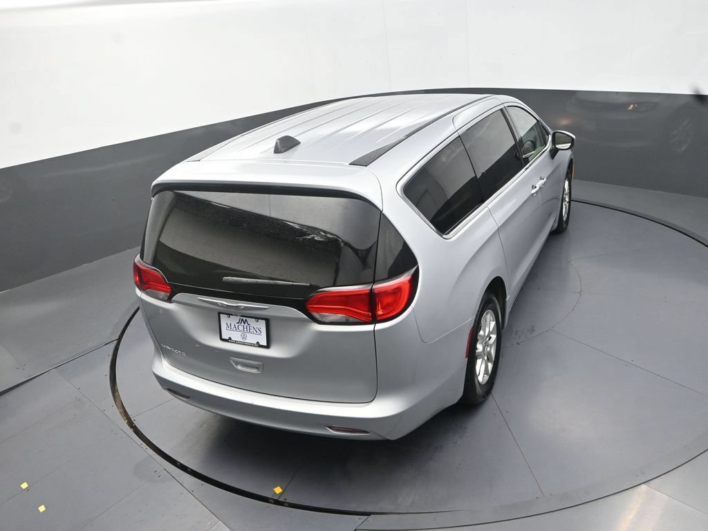 Used 2022 Chrysler Voyager LX FWD image 21