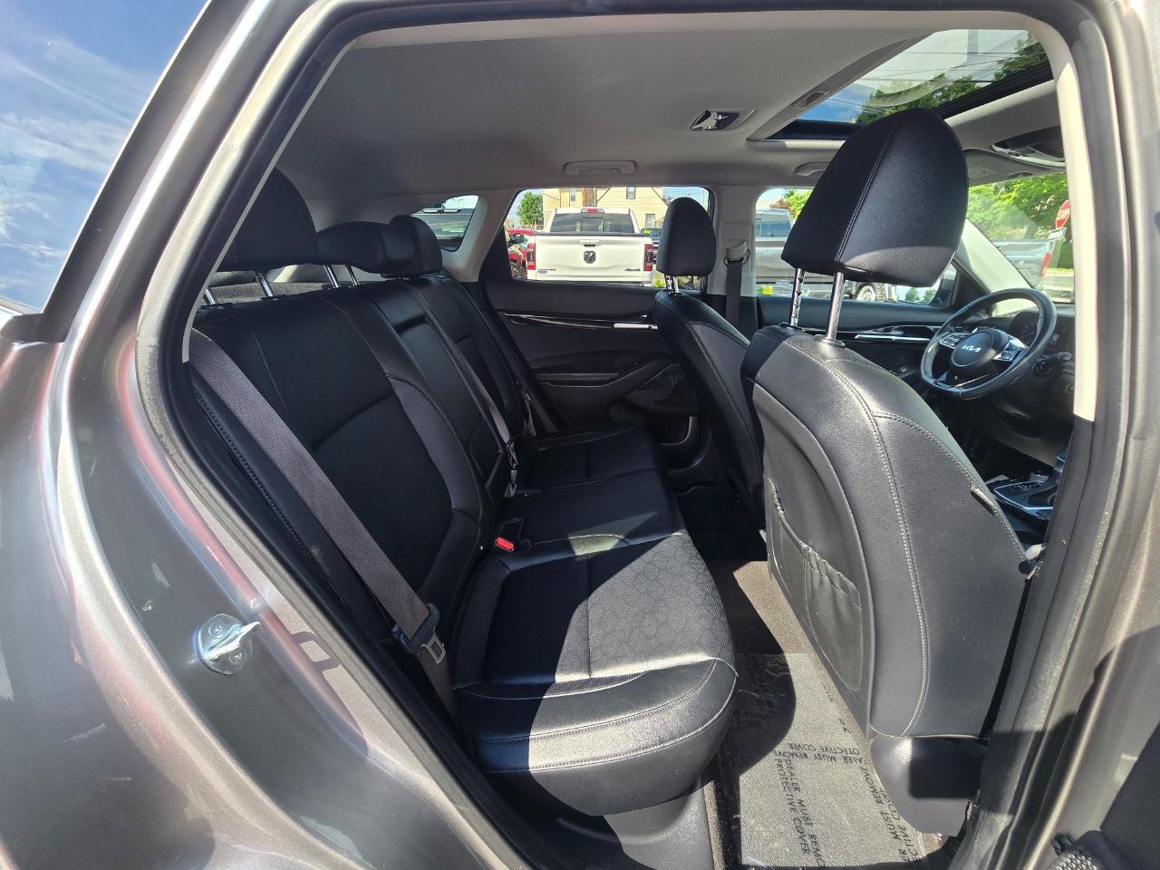 Used 2024 Kia Seltos SX w/ SX Sunroof Package AWD/4WD image 16