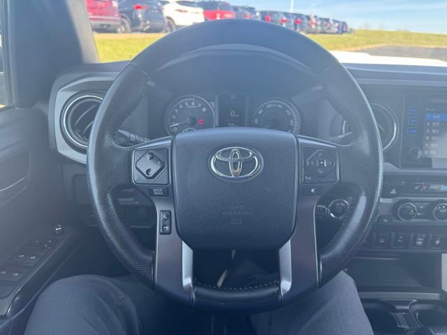 Used 2016 Toyota Tacoma TRD Sport w/ Premium & Technology Package image 15