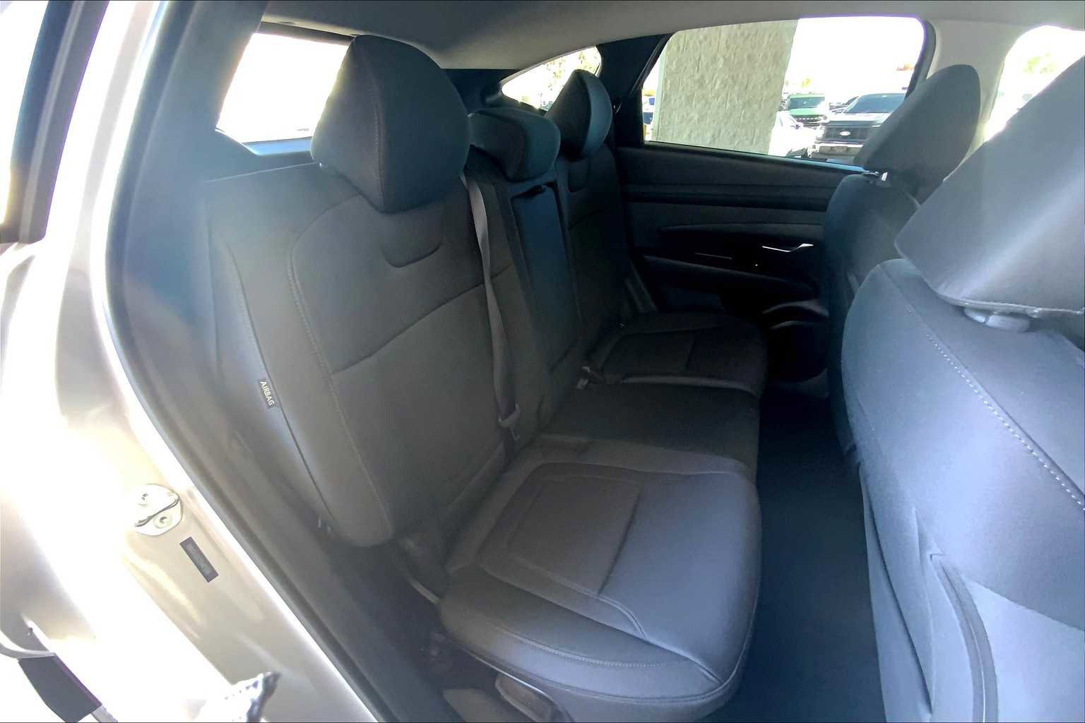Used 2025 Hyundai Tucson SE image 35