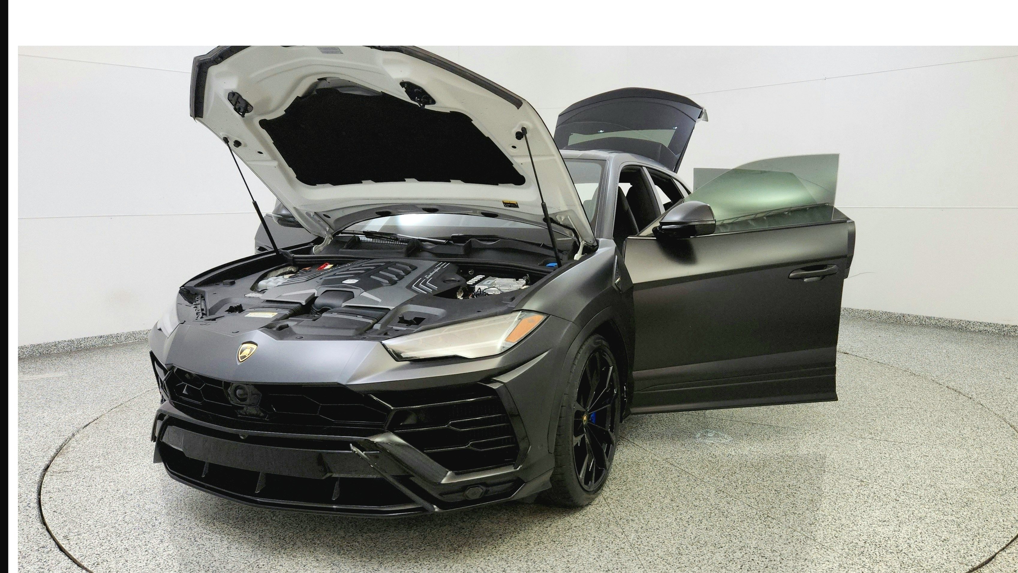 Used 2021 Lamborghini Urus AWD/4WD image 10