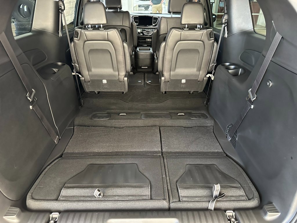 New 2026 Chrysler Pacifica Select w/ S Appearance Package image 42