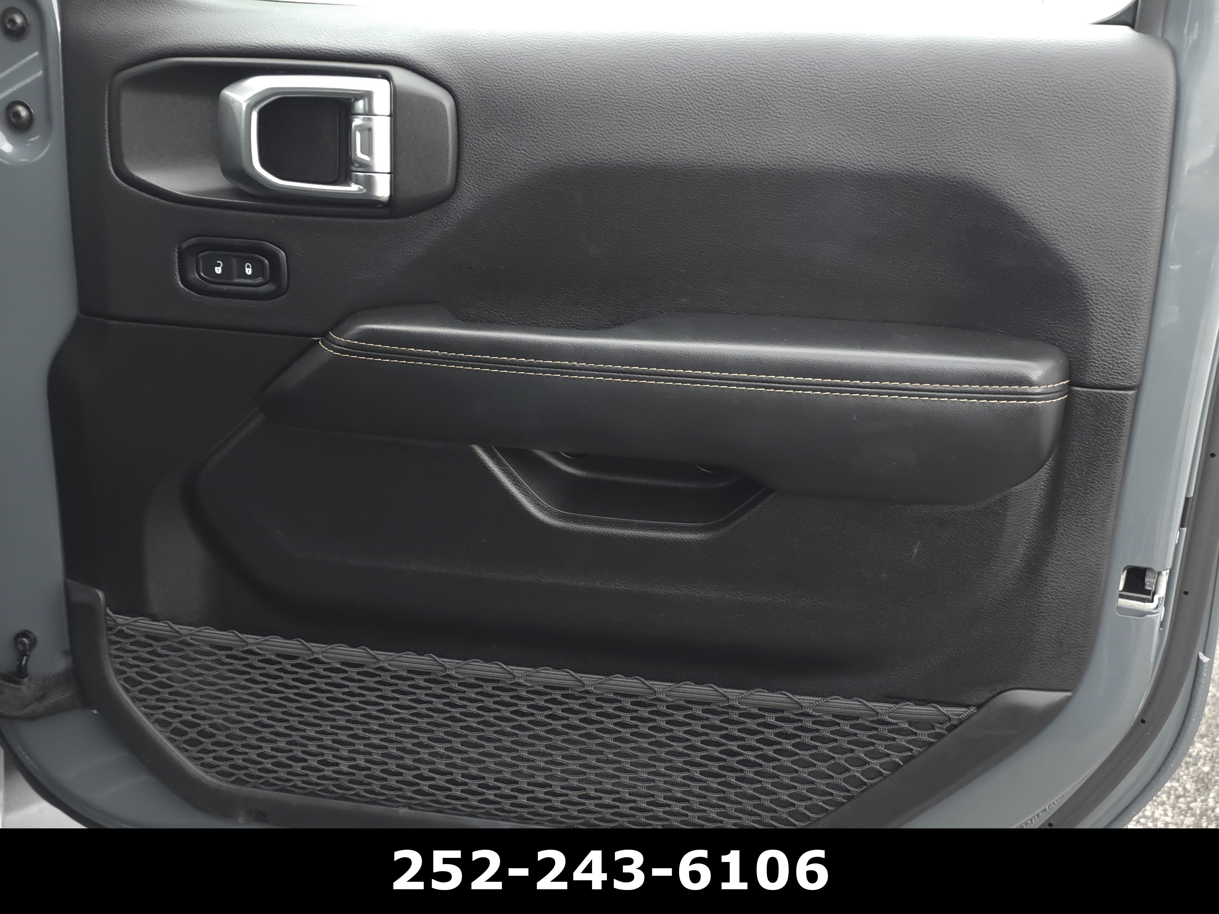 Used 2025 Jeep Wrangler Sahara image 39