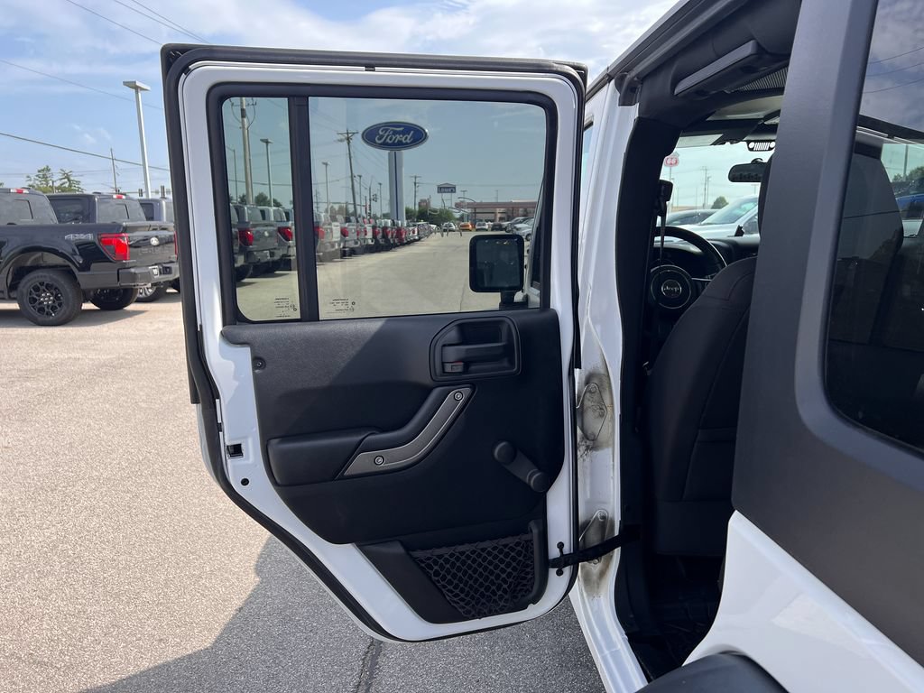 Used 2018 Jeep Wrangler Unlimited Sport w/ Connectivity Group AWD/4WD image 14