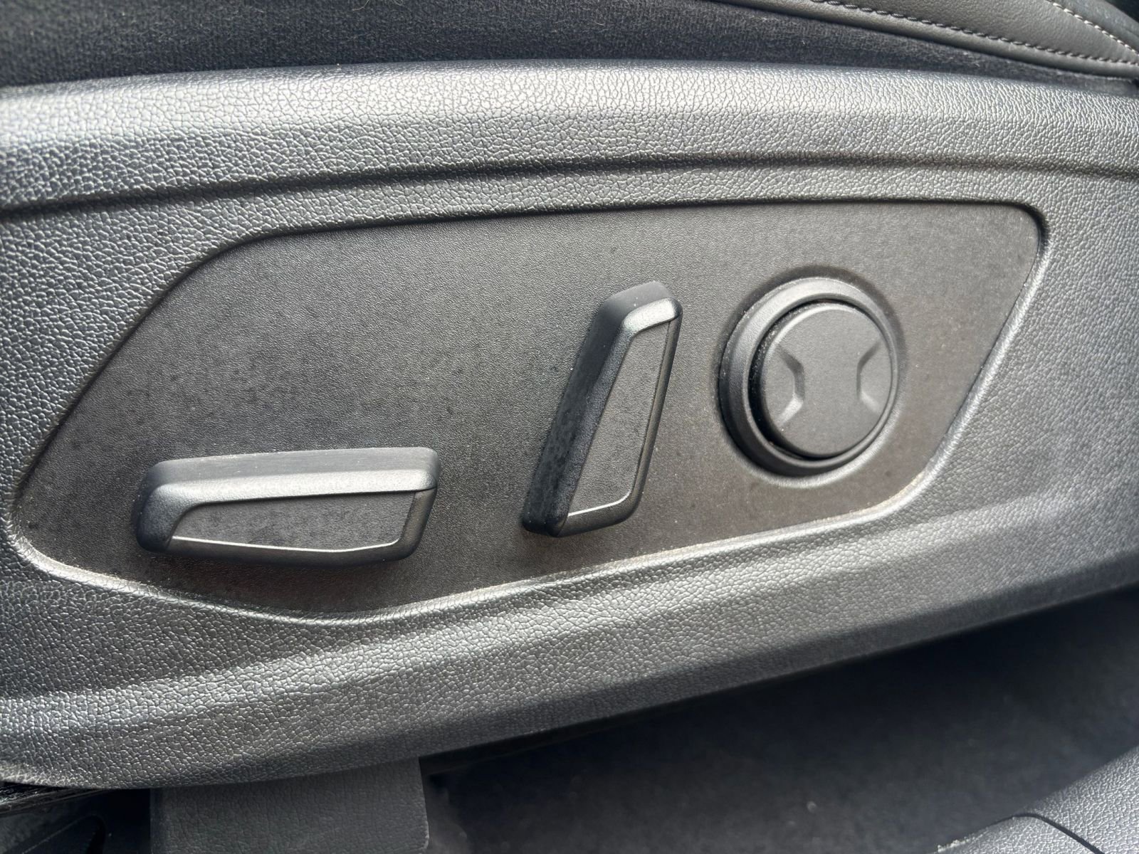 Used 2024 Kia Sorento S FWD image 23