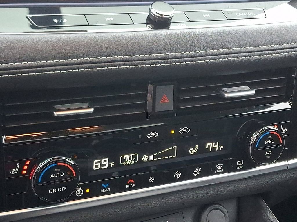 Used 2024 Nissan Rogue Platinum w/ Platinum Premium Package image 17