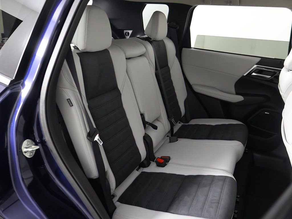 New 2025 Mitsubishi Outlander SE image 34