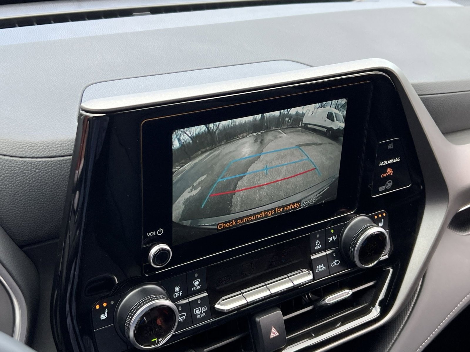 Used 2024 Toyota Highlander XLE image 17