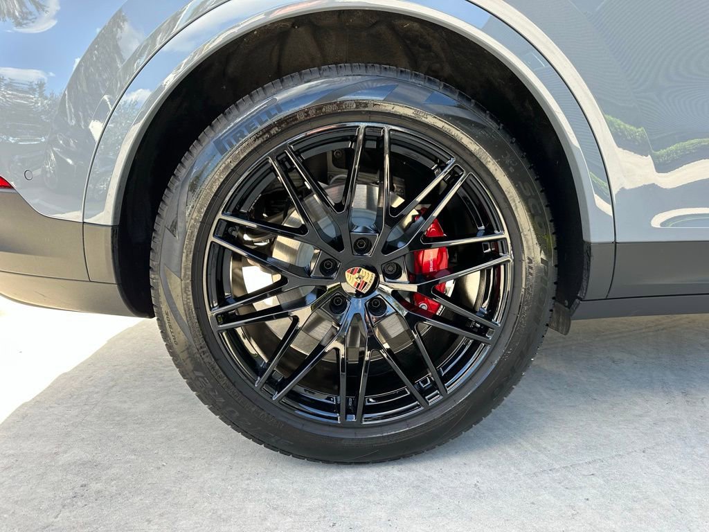 Used 2025 Porsche Cayenne S image 43