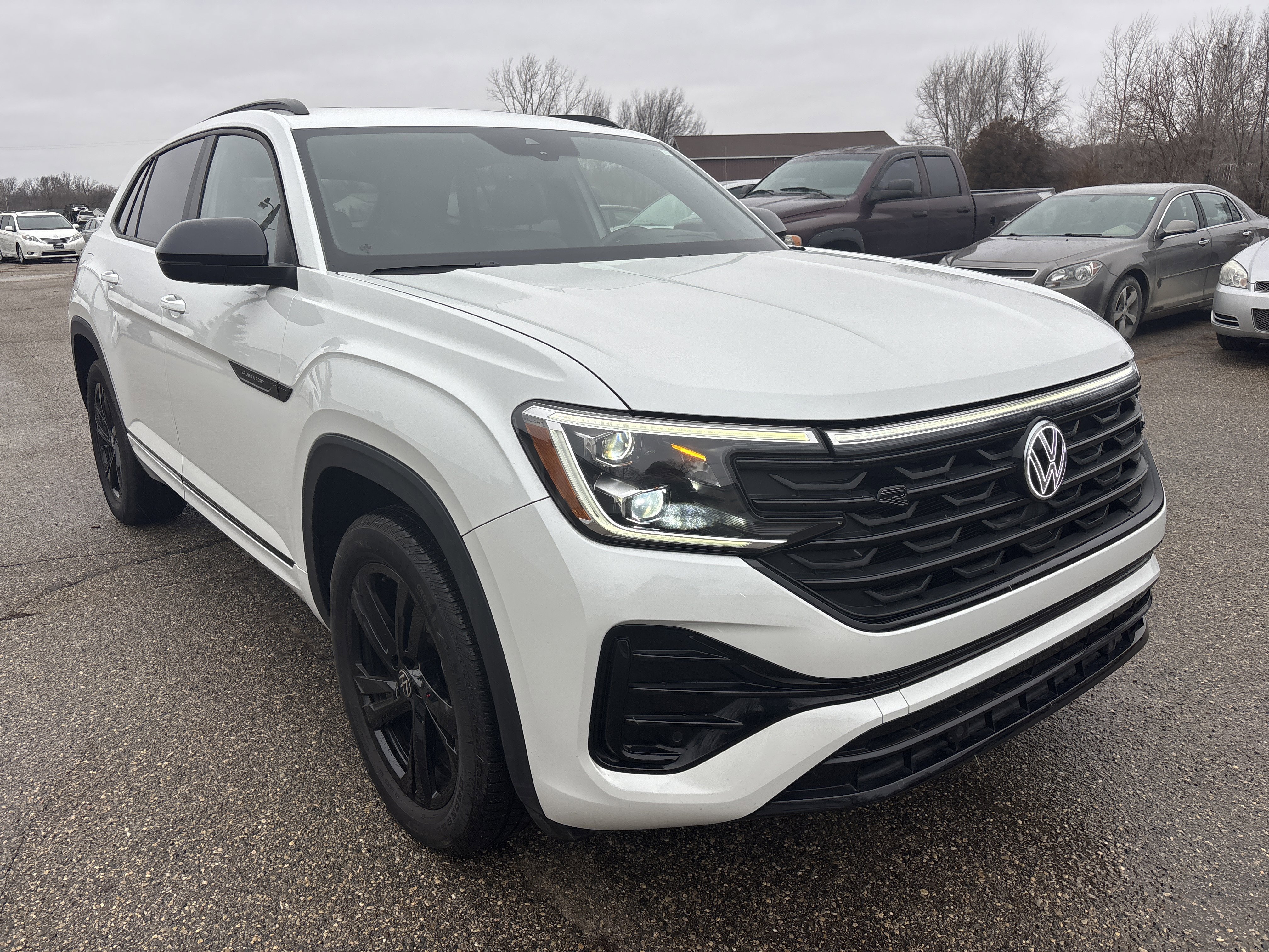 Used 2025 Volkswagen Atlas Cross Sport SEL R-Line AWD/4WD image 1