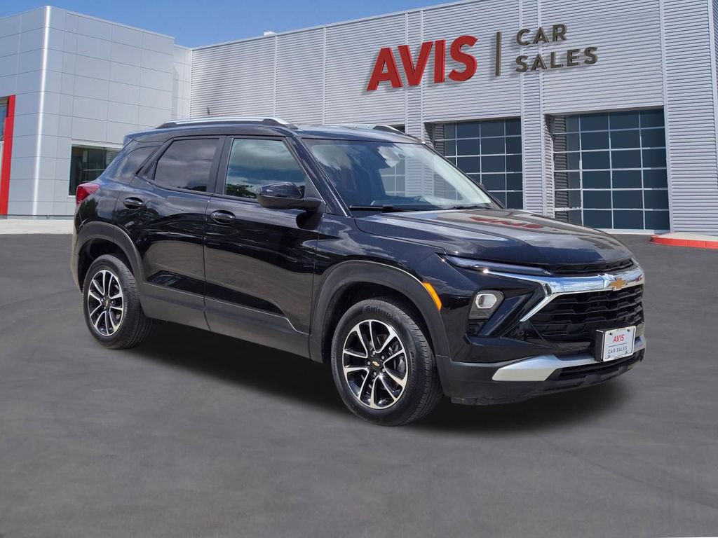 Used 2025 Chevrolet TrailBlazer LT AWD/4WD image 3