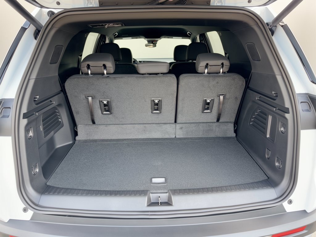 New 2027 Chevrolet Traverse LT FWD image 28