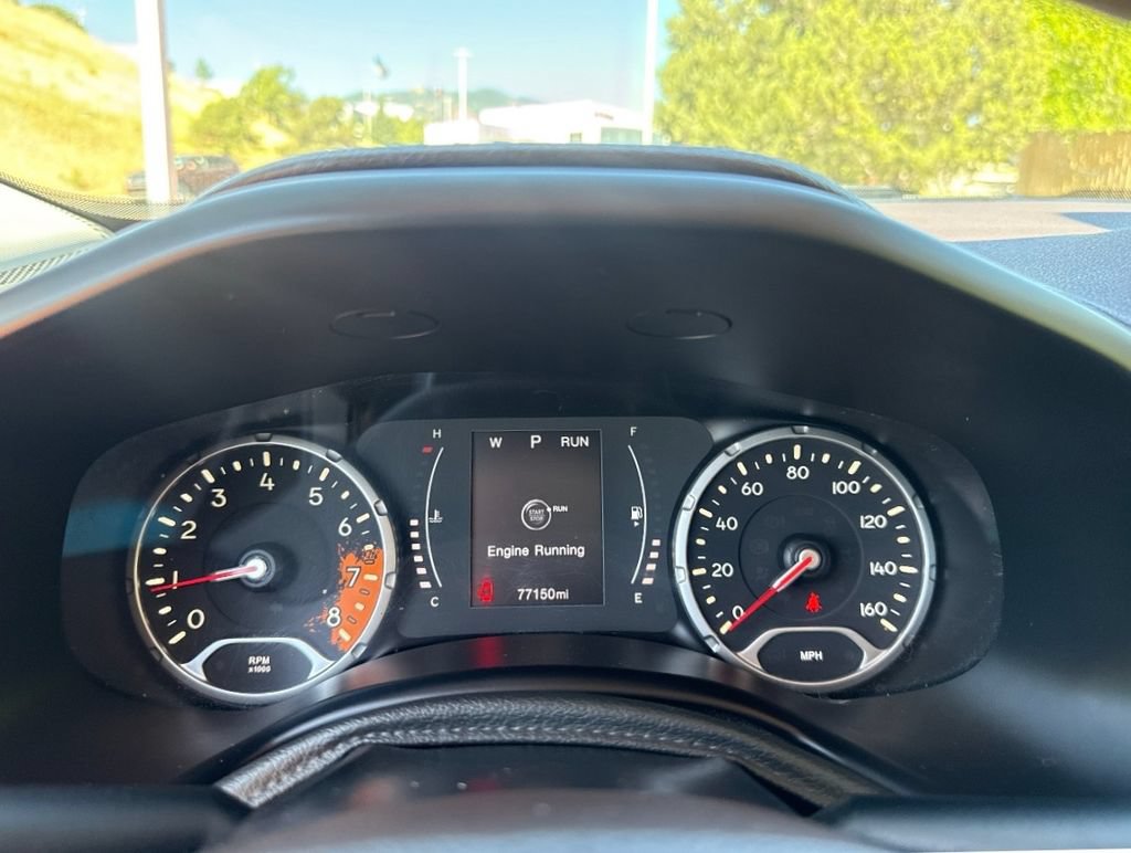 Used 2015 Jeep Renegade Latitude w/ Cold Weather Group FWD image 14