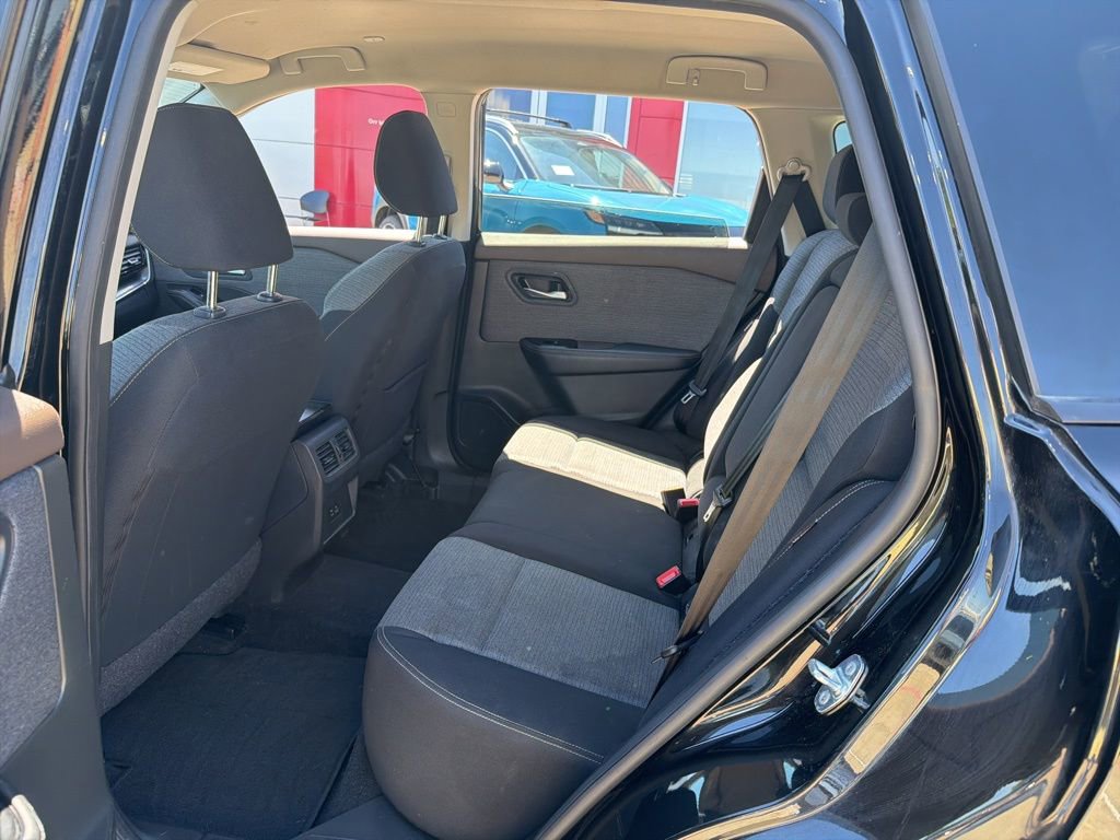 Used 2023 Nissan Rogue SV image 15