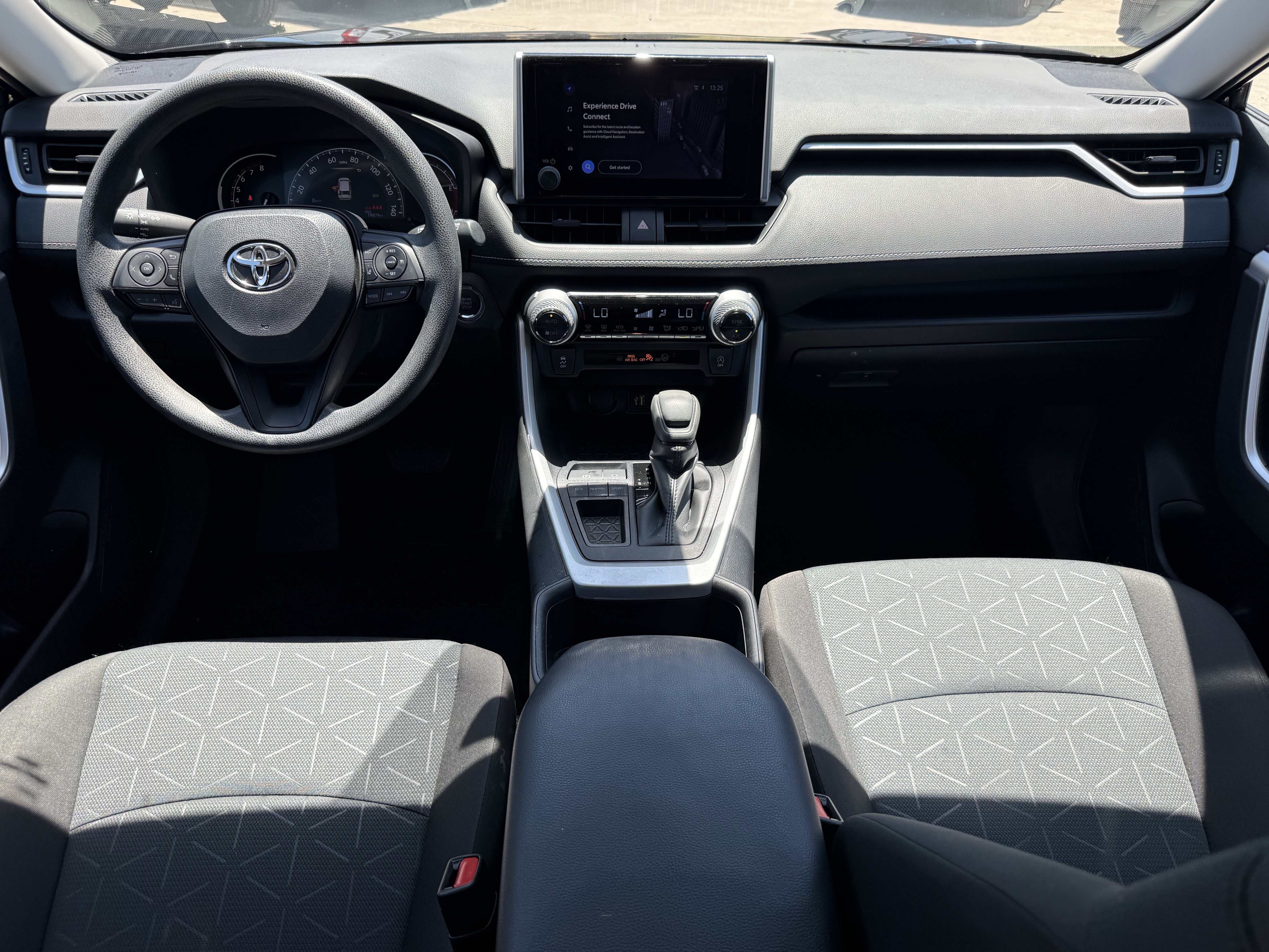 Used 2025 Toyota RAV4 XLE FWD image 14