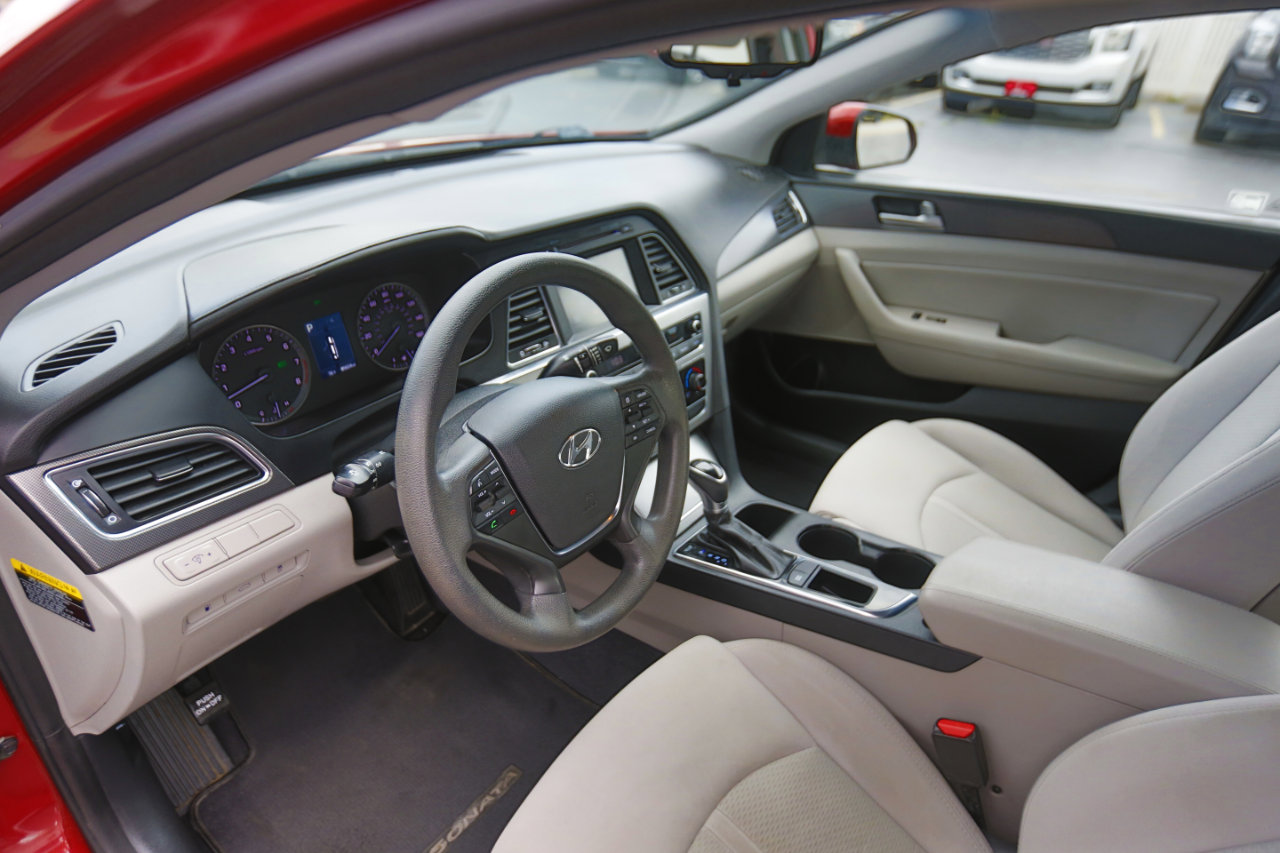 Used 2017 Hyundai Sonata Sport w/ Cargo Package image 4