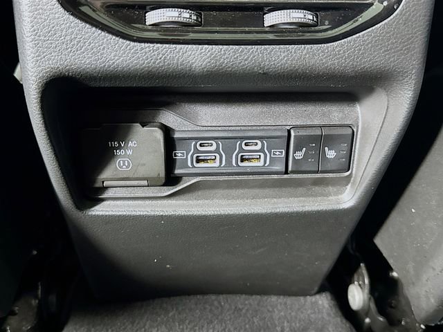 Used 2024 Jeep Grand Cherokee Limited w/ Black Appearance Package image 31