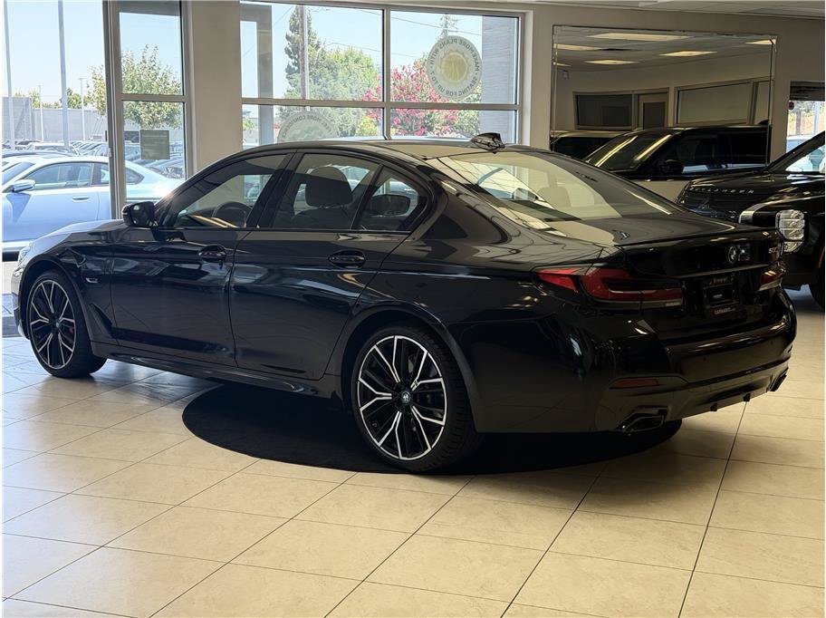 Used 2023 BMW 530e w/ M Sport Package RWD image 8