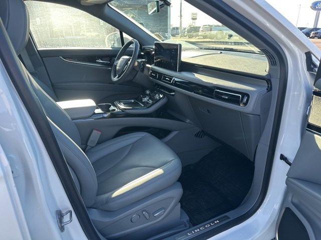 Used 2023 Lincoln Nautilus Reserve w/ Equipment Group 201A image 6