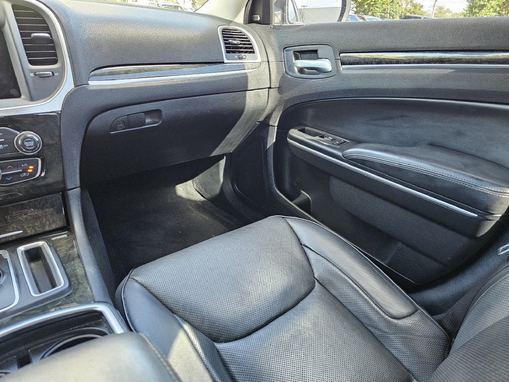 Used 2018 Chrysler 300 Limited w/ Safetytec Plus Group RWD image 14