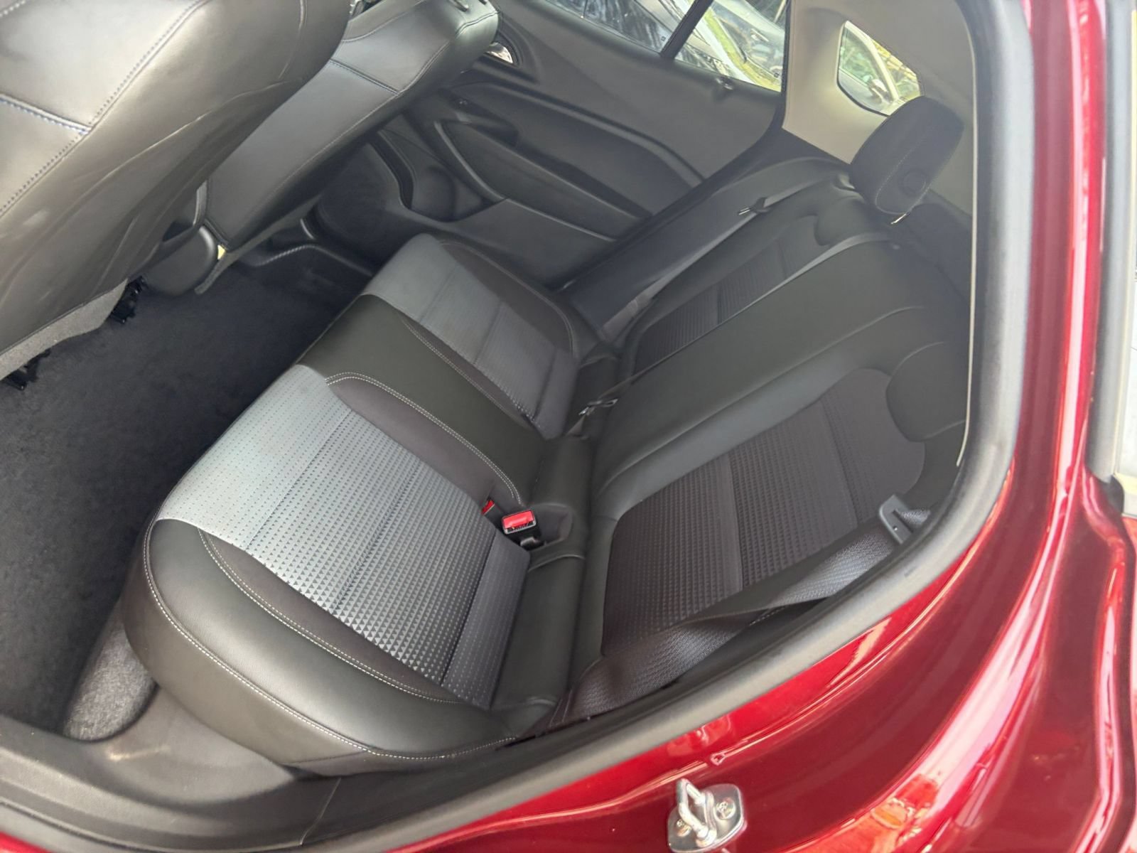 Used 2025 Chevrolet Trax LT FWD image 38