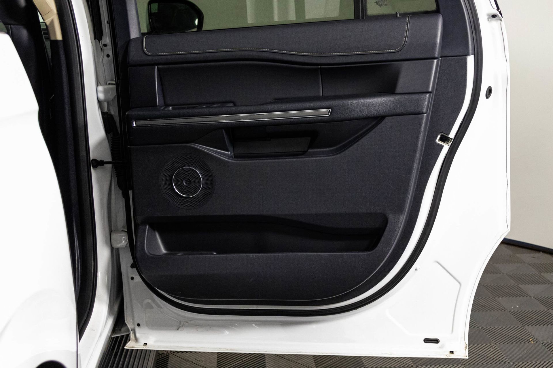 Used 2024 Ford Expedition Max XLT image 37