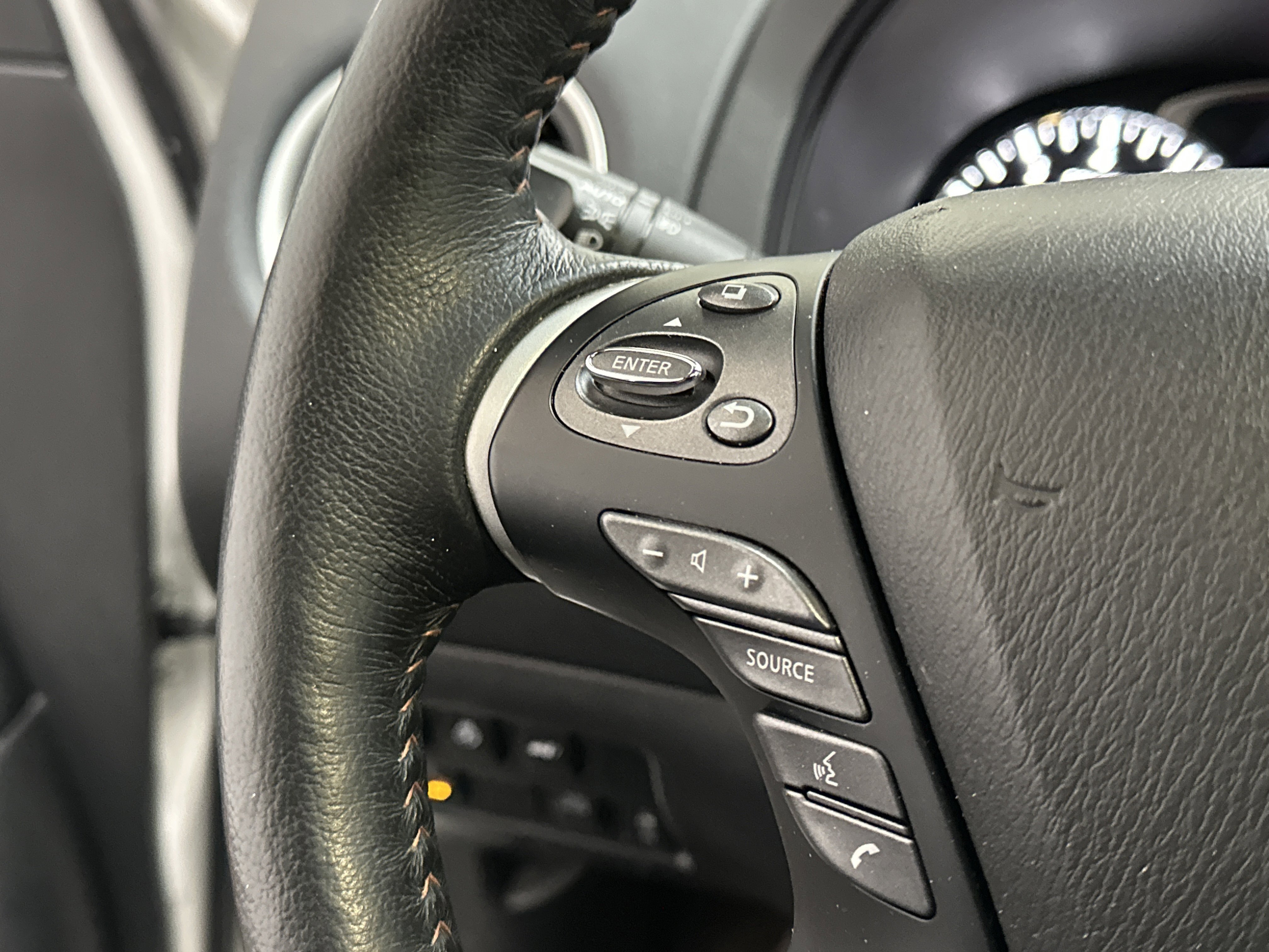 Used 2020 Nissan Pathfinder SL image 31