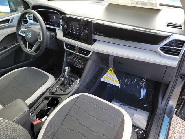 New 2025 Volkswagen Taos SE image 18