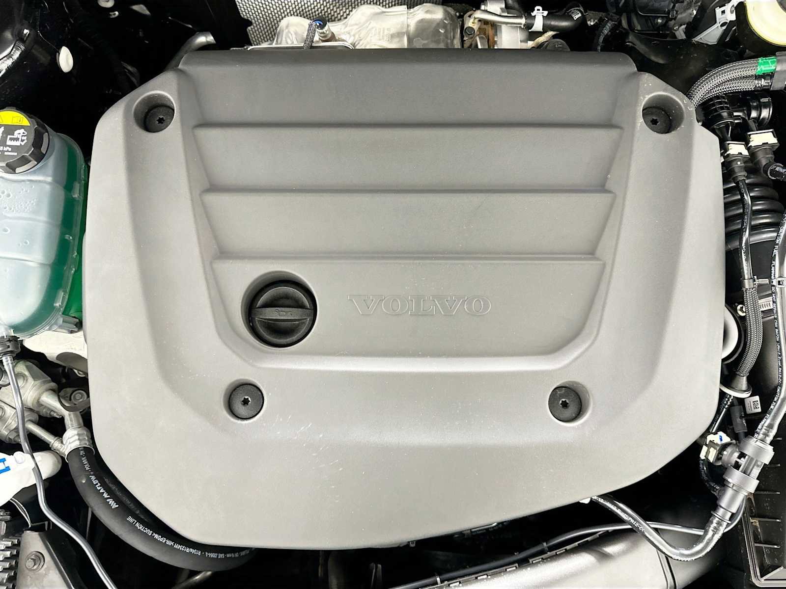 Certified 2025 Volvo XC40 B5 Plus w/ Protection Package Premier image 28