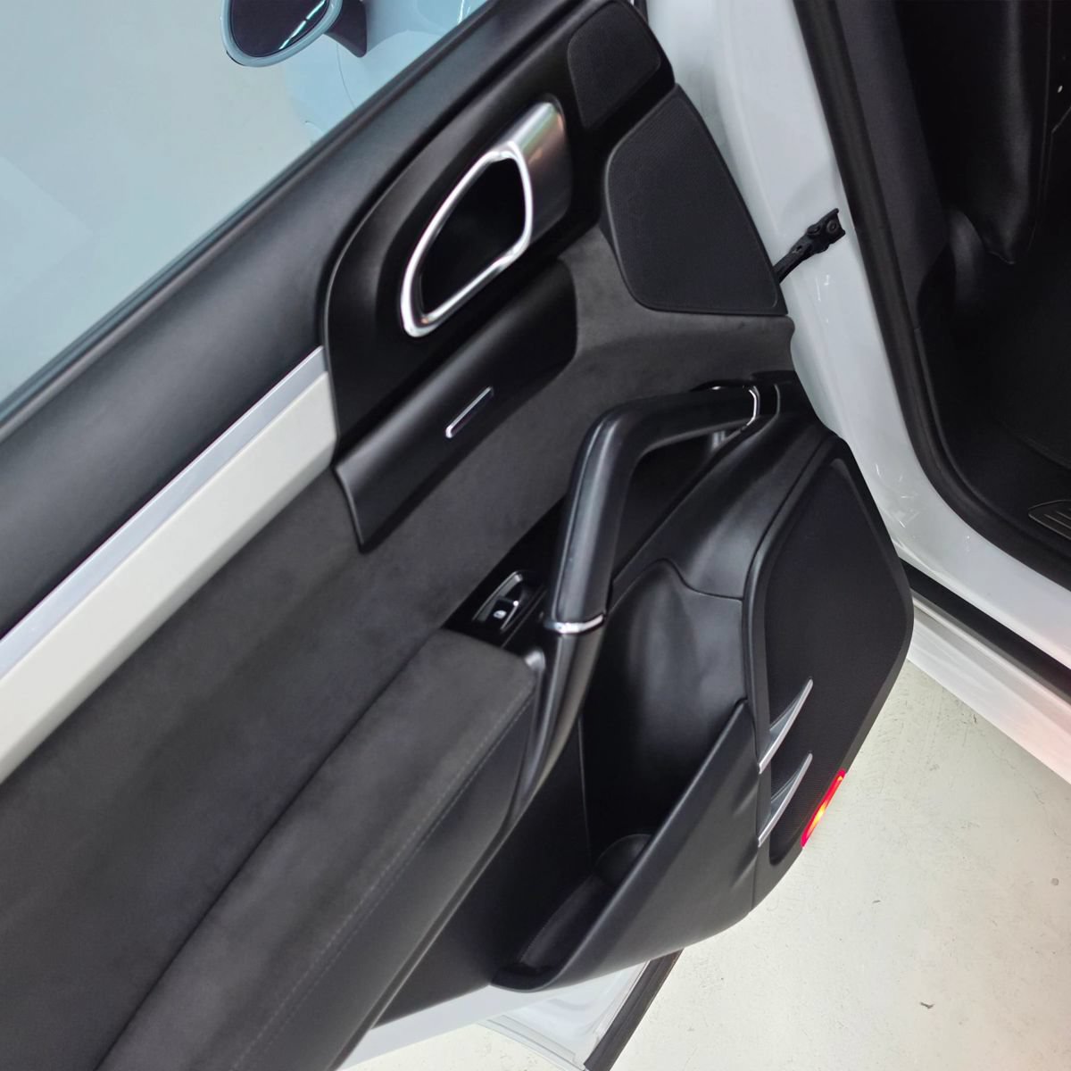 Used 2016 Porsche Cayenne GTS w/ Premium Package Plus AWD/4WD image 36