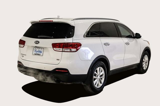 Used 2017 Kia Sorento LX w/ LX Convenience Package image 5
