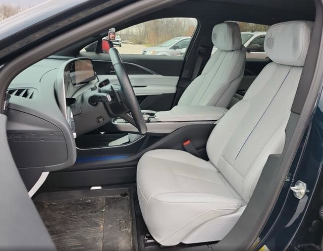 Used 2024 Cadillac Lyriq Sport image 2