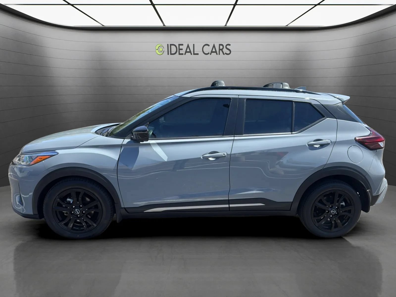 Used 2022 Nissan Kicks SR w/ Premium Package FWD image 9