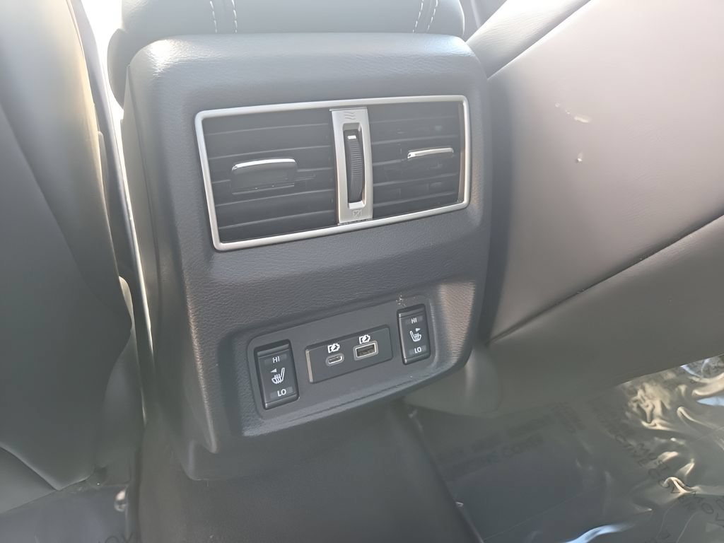 Used 2022 Nissan Maxima Platinum w/ Sport Mat Group FWD image 12