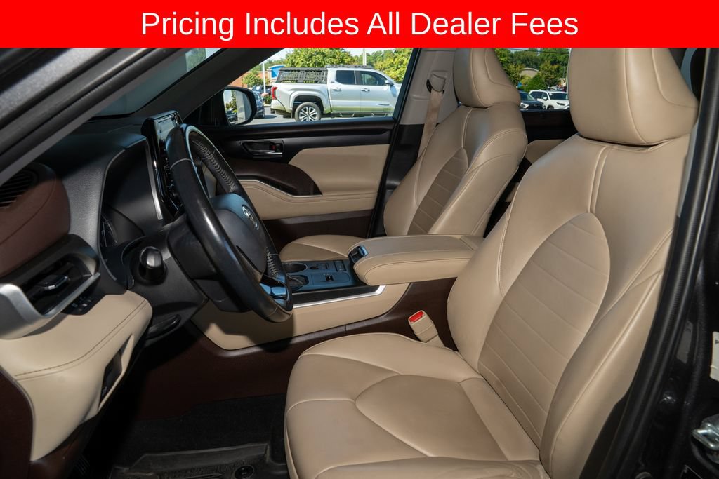 Used 2021 Toyota Highlander XLE FWD image 13