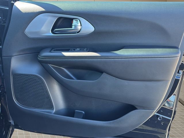 New 2026 Chrysler Pacifica Limited FWD image 38
