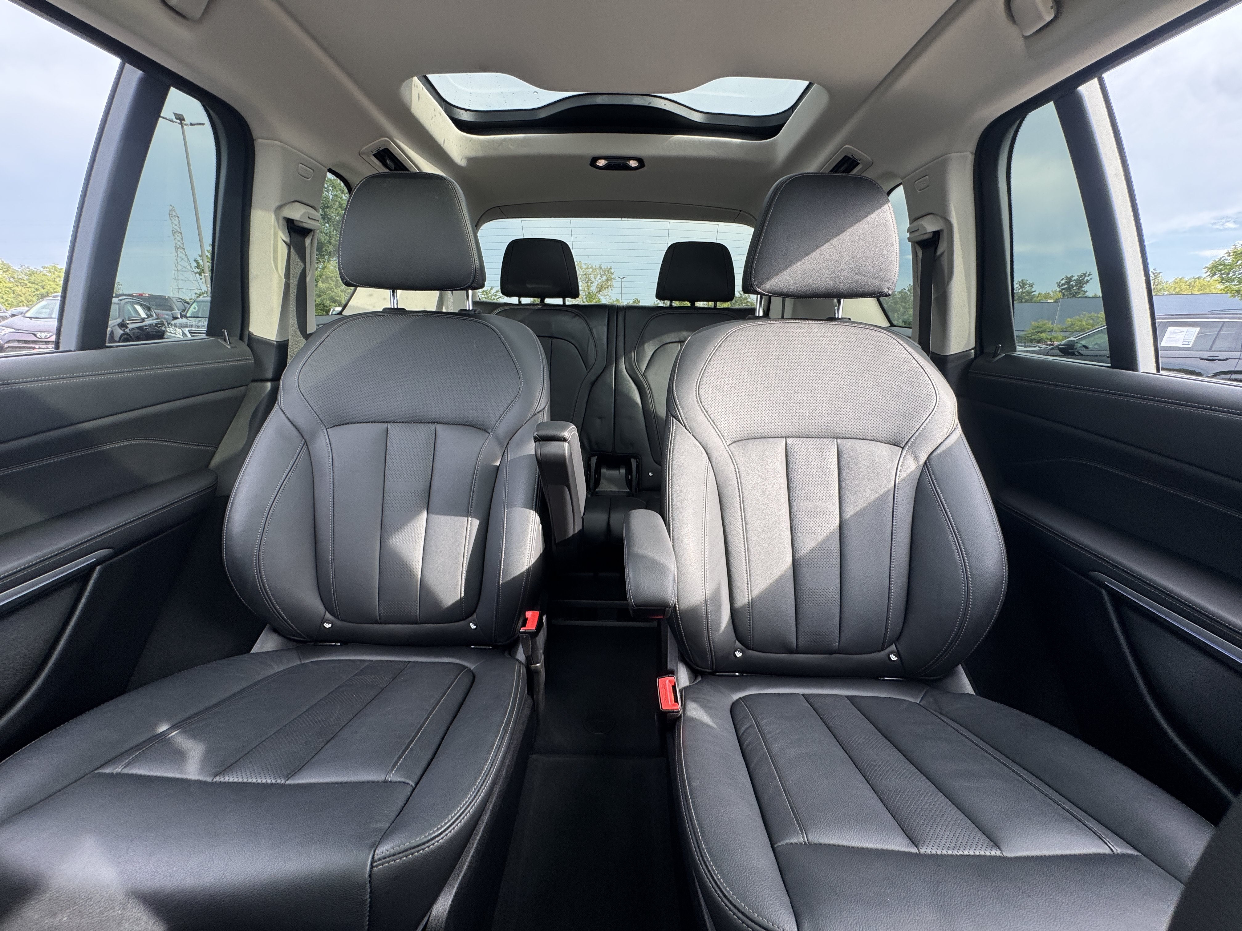 Used 2022 BMW X7 xDrive40i w/ Executive Package AWD/4WD image 35