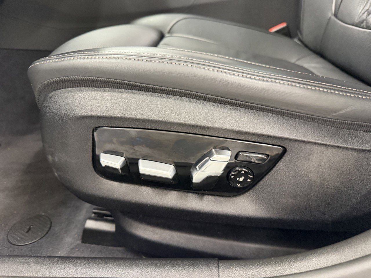 Used 2023 BMW 530i xDrive w/ Executive Package image 43