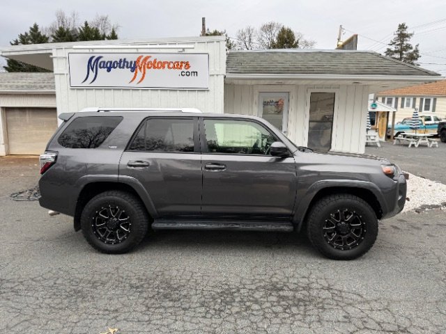 Used 2014 Toyota 4Runner 4WD image 2