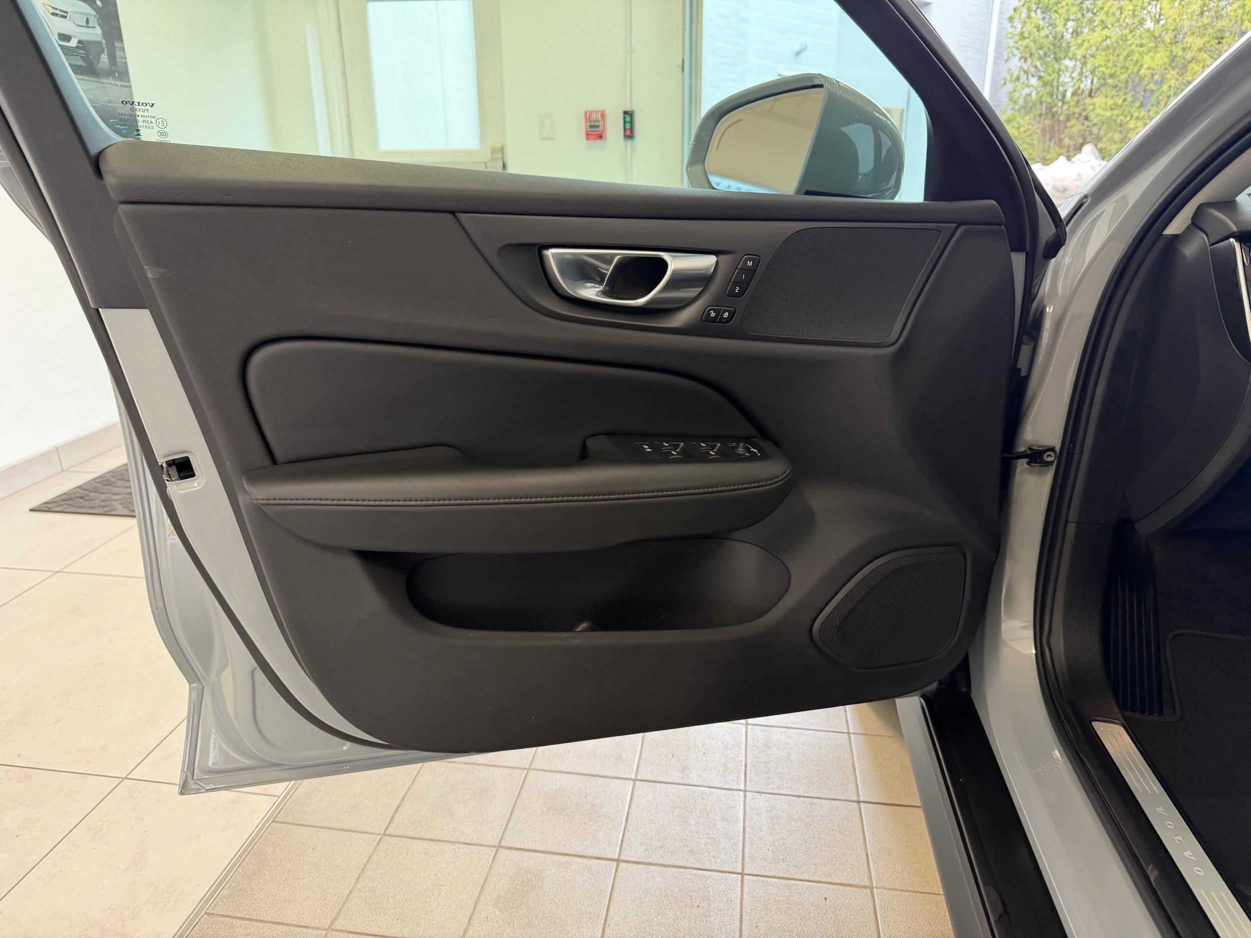 Certified 2025 Volvo V60 B5 Cross Country Plus AWD/4WD image 16