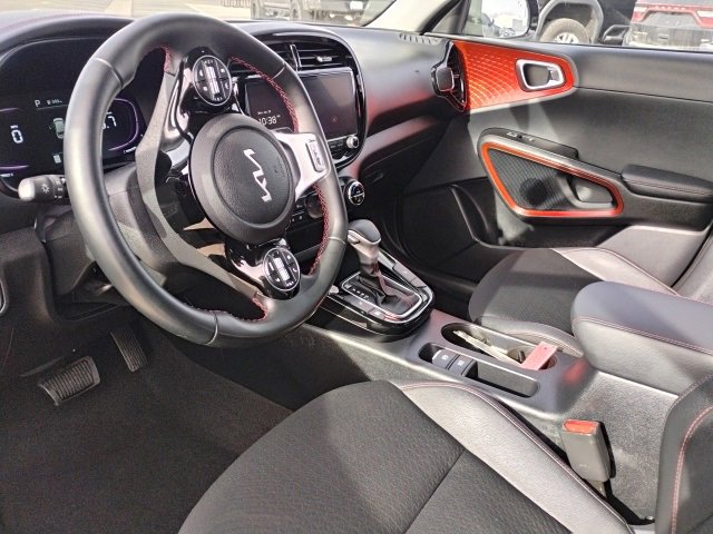 Used 2025 Kia Soul GT-Line w/ GT-Line Technology Package image 10