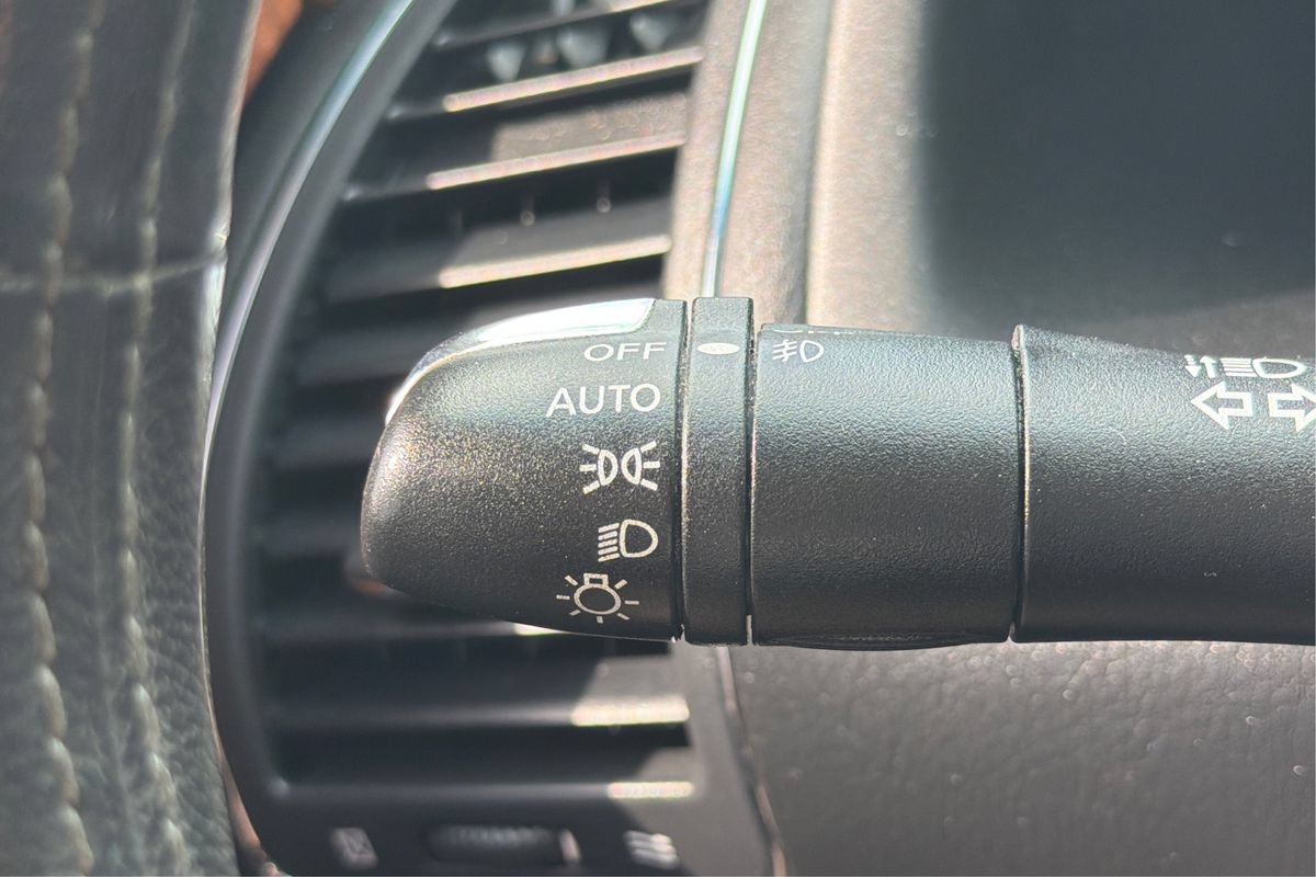 Used 2015 INFINITI QX80 4WD w/ Deluxe Technology Package image 18
