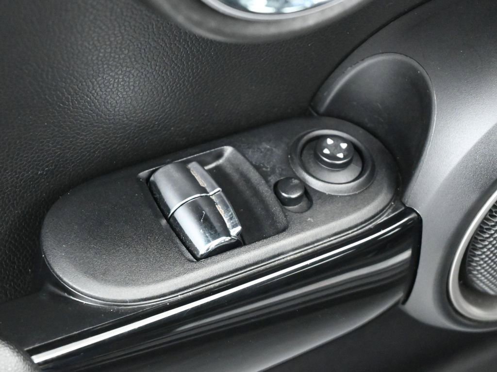 Used 2015 MINI Cooper S image 9