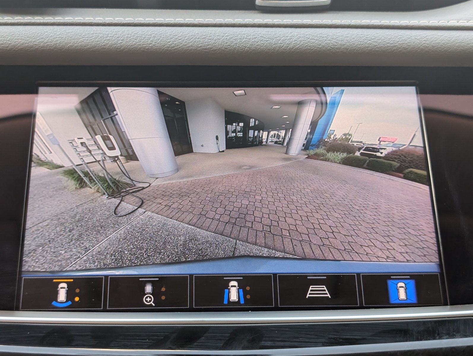 Certified 2022 Cadillac XT5 Premium Luxury w/ Technology Package FWD image 20