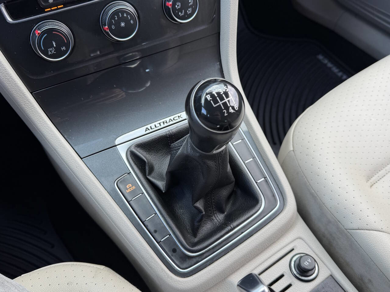 Used 2019 Volkswagen Golf Alltrack S image 27