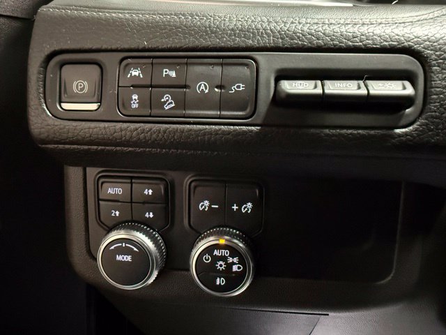Used 2021 GMC Yukon Denali w/ Denali Premium Package AWD/4WD image 39