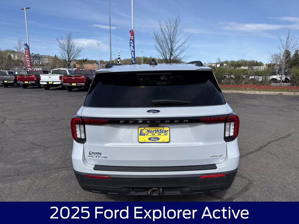 Used 2025 Ford Explorer Active AWD/4WD image 8