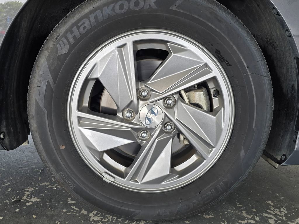 Used 2025 Hyundai Elantra SE FWD image 49